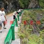 甘肃平凉世腾波形护栏厂家 公路护栏板安装