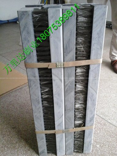 PVC條刷 灰色塑料毛刷 PVC板條刷 工業(yè)植毛條刷圖片